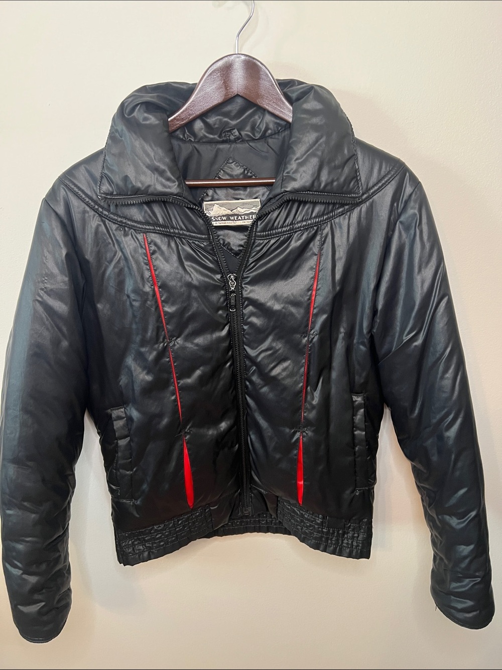 Black Puffer Jacket 80s vintage with Red Accent